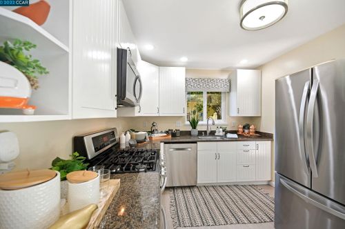 933 Santa Lucia Dr, Concord CA 94523-2366 exterior