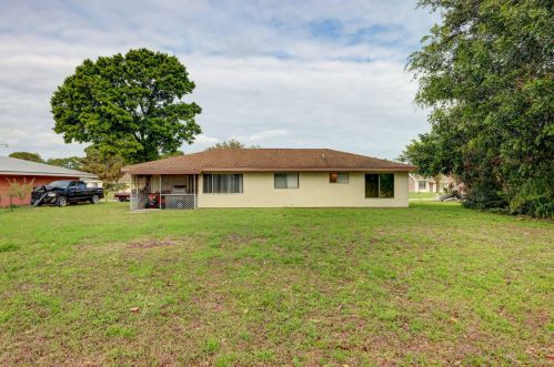 218 Cherryhill Rd, Fort Pierce FL 34953-6232 exterior