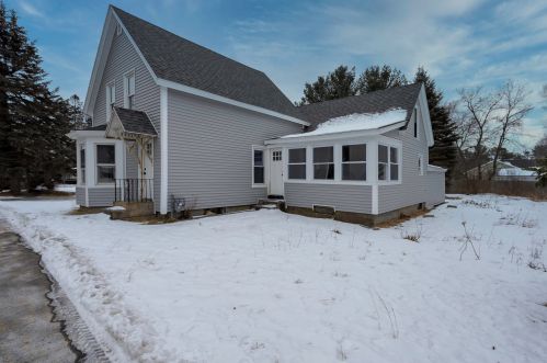 52 Pembroke Rd, Concord, NH 03301-5646