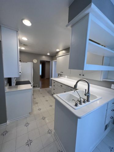 304 Espanola Ave, Kalamazoo MI  49004-1104 exterior