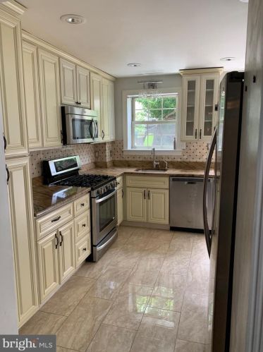 308 Dickinson St, Philadelphia PA  19147-6515 exterior