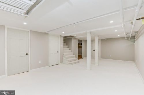 3912 Blackthorn St, Bethesda MD 20815-5056 exterior