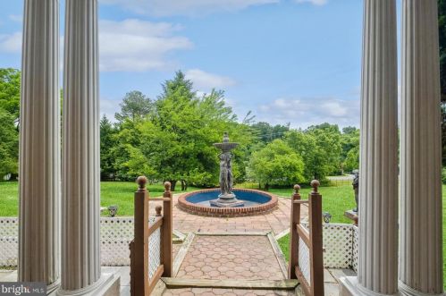 10400 Boswell Ln, Rockville MD  20854-6302 exterior