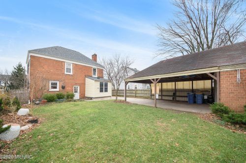 2243 Paris Ave, Grand Rapids MI 49505-4152 exterior