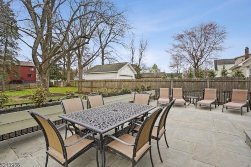 60 Warner Ave, Springfield, NJ 07081-1429