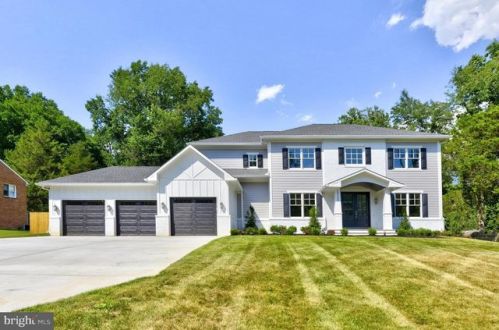 10705 Rock Run Dr, Rockville, MD 20854-1747