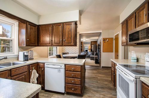 223 Barberry Ave, Kalamazoo MI 49002-6205 exterior