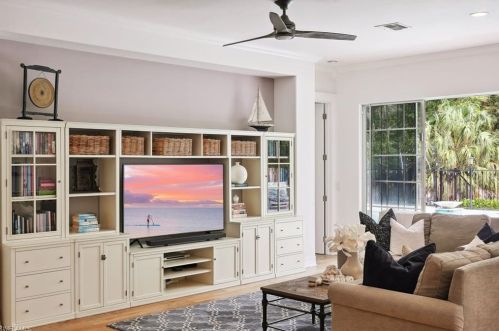 5811 Hidden Oaks Ln, Naples FL 34119-1140 exterior