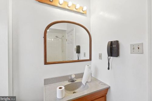 131 Greenwich St, Philadelphia PA 19147-6023 exterior