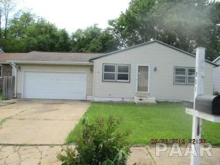 221 Hillside Ct, Pekin, IL 61554-6434