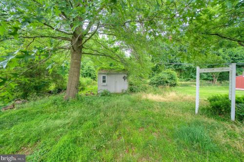 253 Luff Ln, Warminster PA 18974-5272 exterior