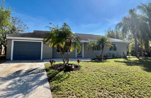 592 Whitmore Dr, Fort Pierce FL  34984-4570 exterior