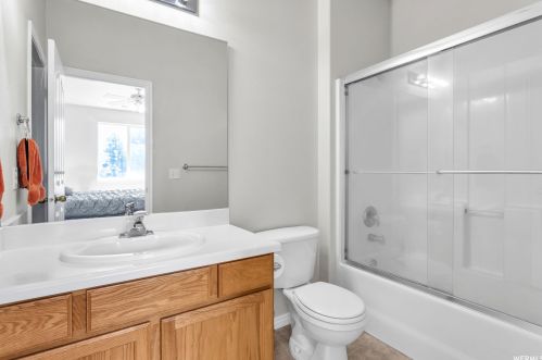 7204 Brittany Town Dr, Taylorsville UT 84084-4609 exterior