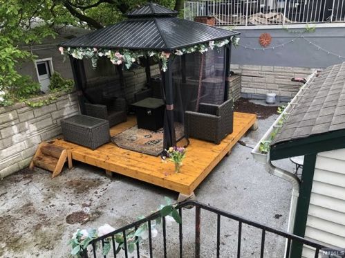 55 Clinton Pl, East Rutherford NJ 07073-1323 exterior