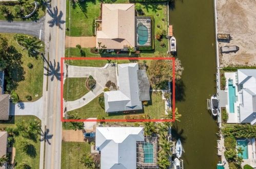 1696 Sandpiper St, Naples FL 34102-1503 exterior