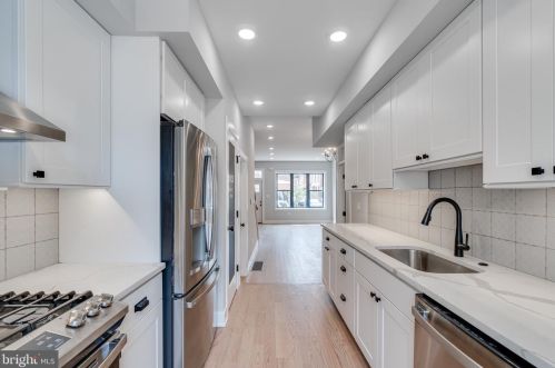 735 24th St, Philadelphia PA  19130-2539 exterior