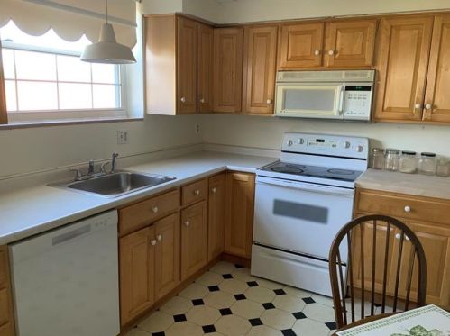 16 Chapel Dr, Pittsburgh PA 15237-2518 exterior