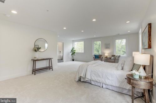 907 Gilbert Rd, Rockville MD  20851-1315 exterior