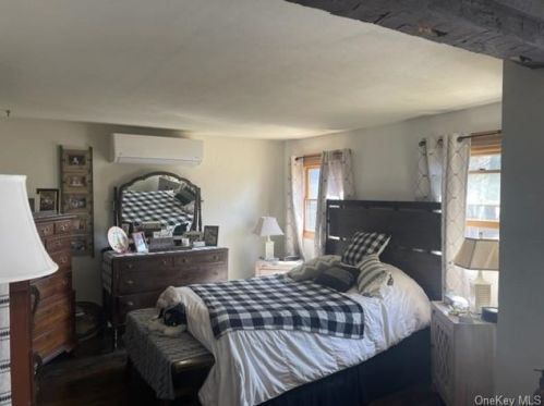 6 Pleasant Ln, Poughkeepsie NY 12603-5628 exterior