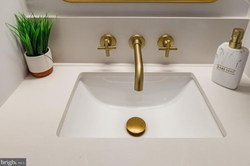 439 Newcomb St, Washington DC  20032-2650 exterior