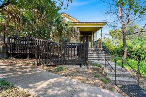 1008 8th St, Austin, TX 78702