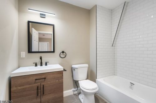 19 Becker Ter, Irvington NJ 07111-1311 exterior