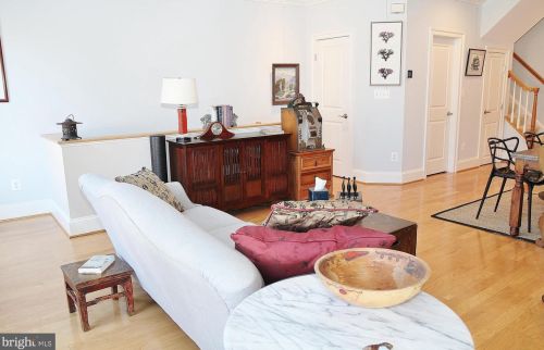 422 Royal St, Alexandria VA  22314-2335 exterior