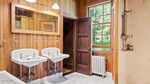 319 Under Mtn Rd, Lenox MA 01240-2036 exterior