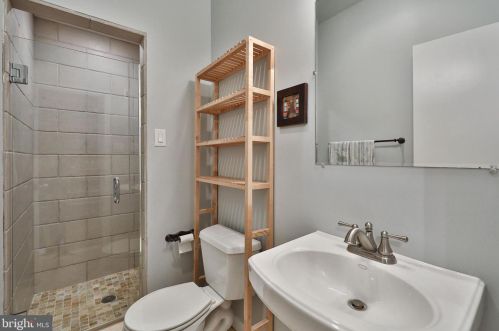 1513 Bainbridge St, Philadelphia PA 19146-2130 exterior