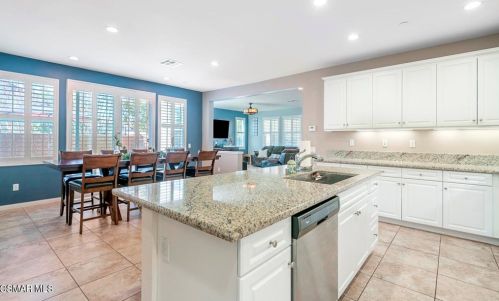 3204 Lisbon Ln, Oxnard CA 93036-7623 exterior