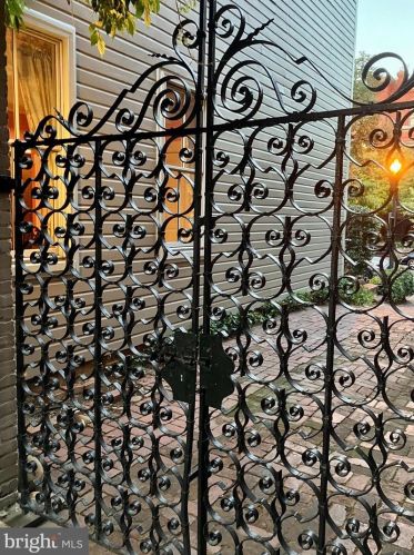 311 5 St, Washington DC 20003-1104 exterior