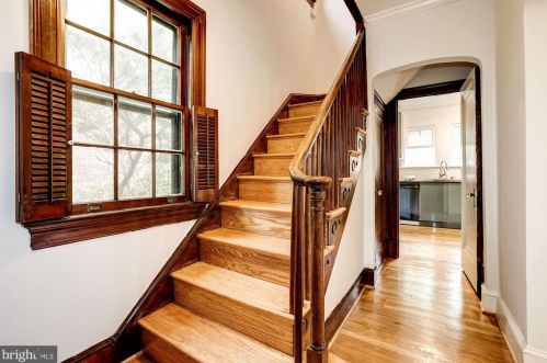 5339 32nd St, Washington DC  20015-1359 exterior