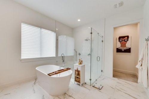 8518 Glencrest Ln, Dallas TX  75209-2632 exterior