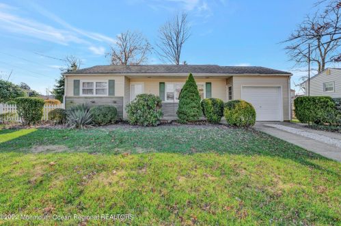 5 Copper Ln, Hazlet, NJ 07730-1612