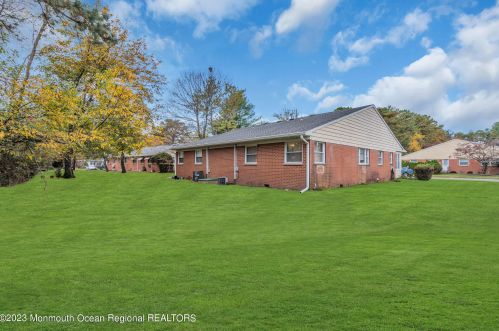 8 Mason Ln, Lakehurst NJ  08759-1655 exterior