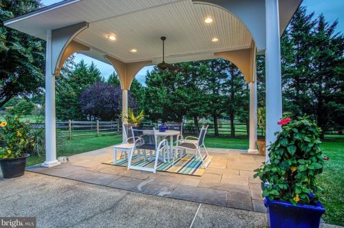 13606 Mt Prospect Dr, Rockville MD 20850-3510 exterior