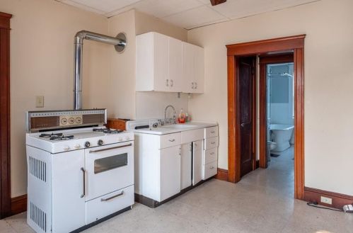 629 Front St, Woonsocket RI 02895-4351 exterior