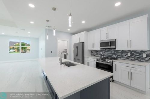 2470 Webster Ln, Fort Pierce FL 34953-5751 exterior