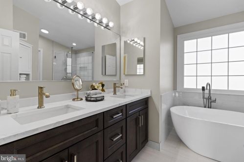 7433 Dunnington Pl, Alexandria VA  22315-5248 exterior