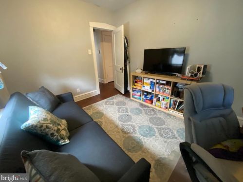 317 Oakland Ave, Camden NJ 08107-1211 exterior