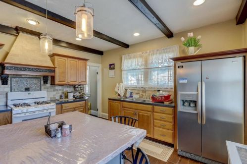 2106 34, Milwaukee WI 53215-2301 exterior