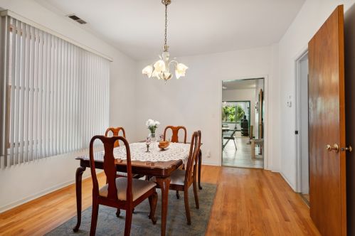 2539 Marshfield Ave, Chicago IL 60614-1907 exterior