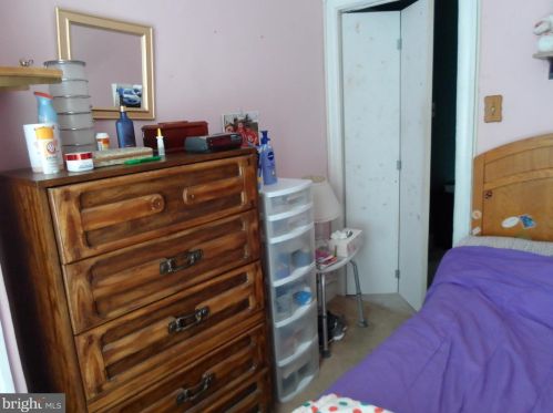 6147 Erdrick St, Philadelphia PA 19135-3516 exterior