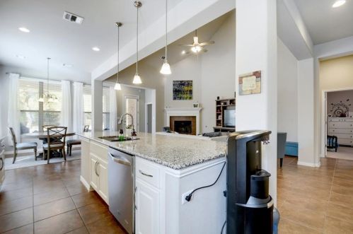 829 Catalina Ln, Austin TX 78737-4715 exterior