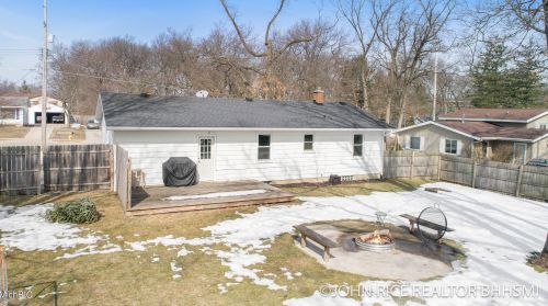 1004 Oakcrest St, Wyoming MI exterior