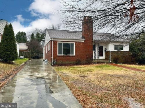 7906 Wildwood Dr, Silver Spring MD  20912-7441 exterior