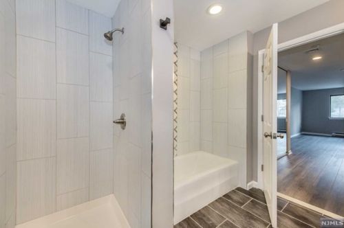 5 London Ct, Teaneck NJ 07666-6488 exterior