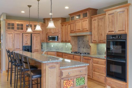 1676 Isabella Pkwy, Chaska MN 55318-3214 exterior