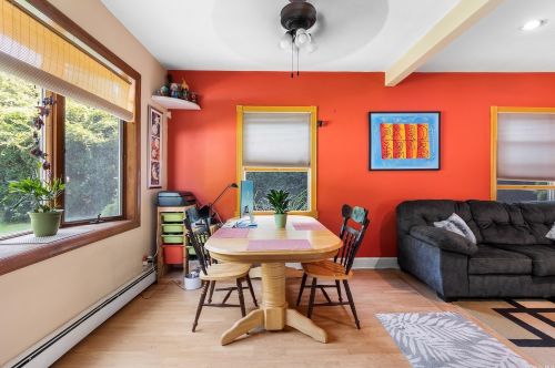 12 Cedarwood Dr, Huntington Station NY 11746-1305 exterior