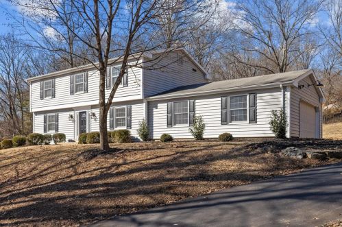 445 Whitehorse Ct, Saint Louis, MO 63131-2238